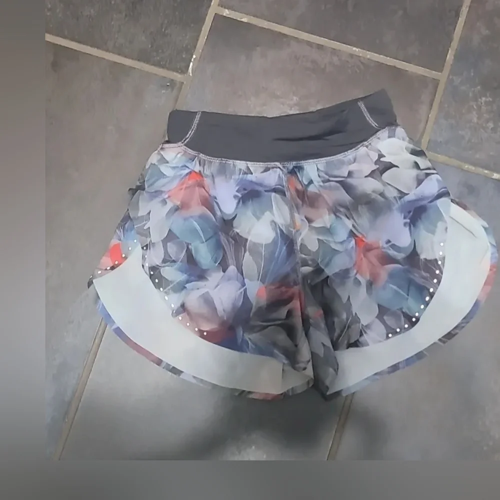 Lululemon Fast and Free Reflective High-Rise Classic-Fit Short 3" Size 0 - Picture 3 of 4